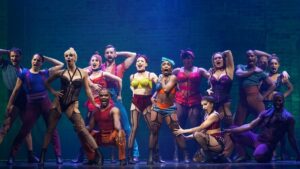 Cast of Moulin Rouge singing on stage